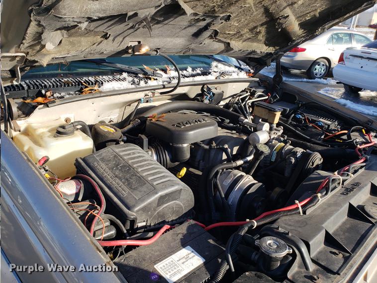 image for item DB9487 1999 GMC Sierra 2500 Crew Cab pickup truck