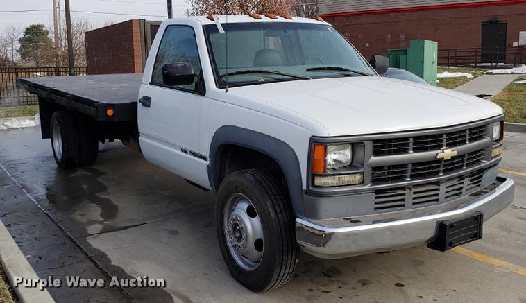 image for item DB9492 2000 Chevrolet 3500 flatbed pickup truck