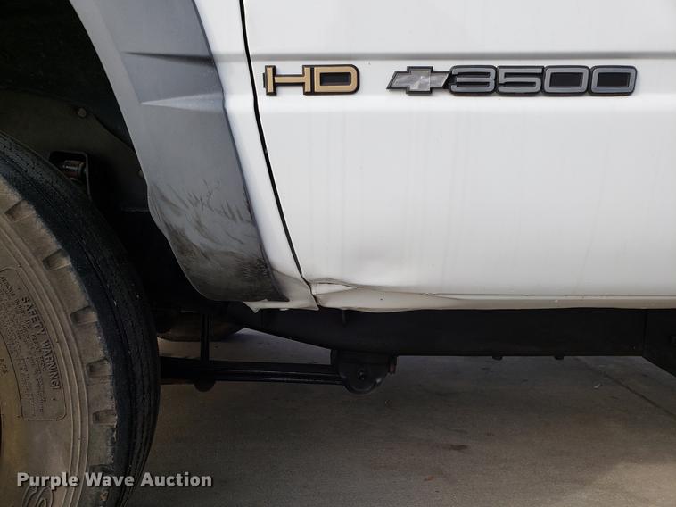 image for item DB9492 2000 Chevrolet 3500 flatbed pickup truck