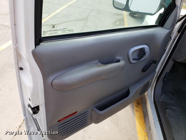 image for item DB9492 2000 Chevrolet 3500 flatbed pickup truck