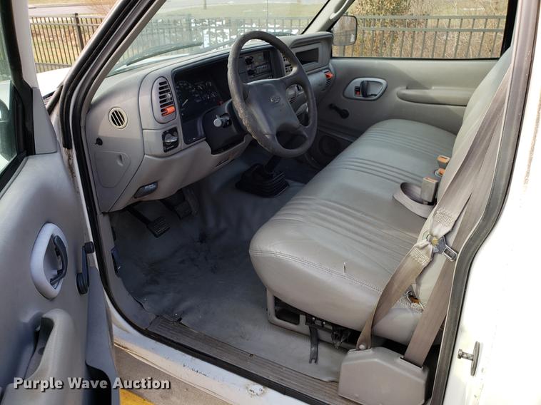 image for item DB9492 2000 Chevrolet 3500 flatbed pickup truck