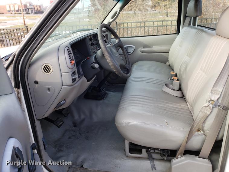 image for item DB9492 2000 Chevrolet 3500 flatbed pickup truck