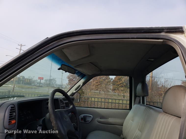 image for item DB9492 2000 Chevrolet 3500 flatbed pickup truck