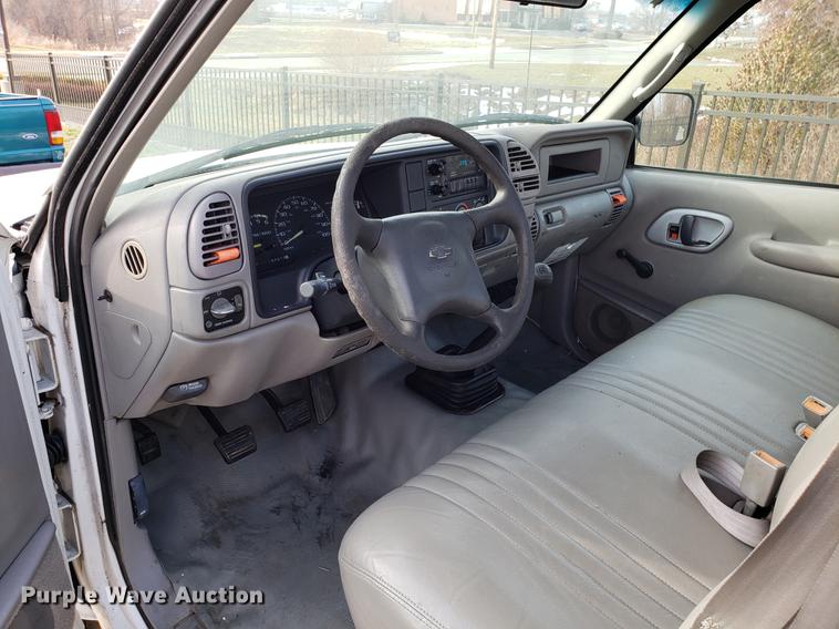 image for item DB9492 2000 Chevrolet 3500 flatbed pickup truck