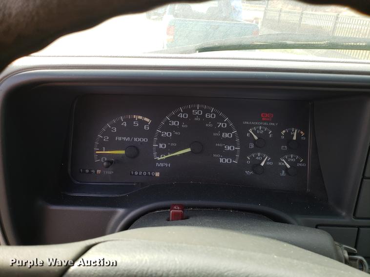 image for item DB9492 2000 Chevrolet 3500 flatbed pickup truck