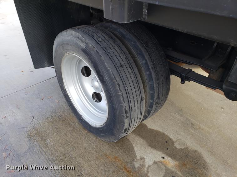 image for item DB9492 2000 Chevrolet 3500 flatbed pickup truck