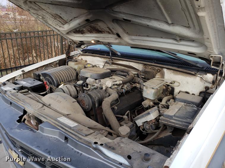 image for item DB9492 2000 Chevrolet 3500 flatbed pickup truck