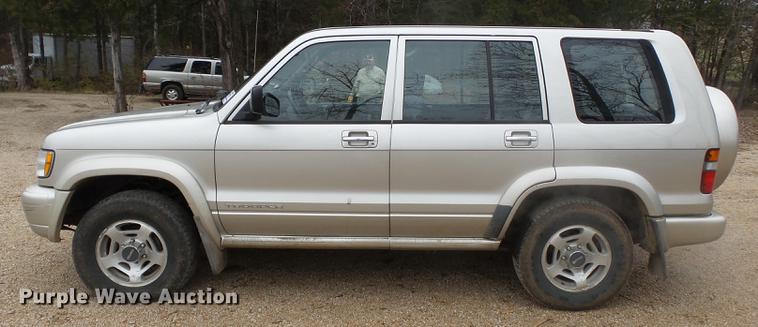 image for item DD2388 1998 Isuzu Trooper SUV