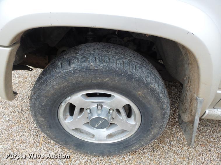 image for item DD2388 1998 Isuzu Trooper SUV