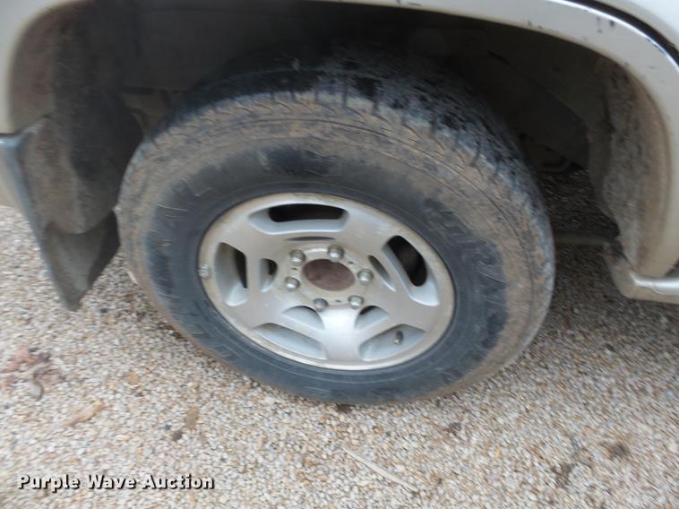 image for item DD2388 1998 Isuzu Trooper SUV