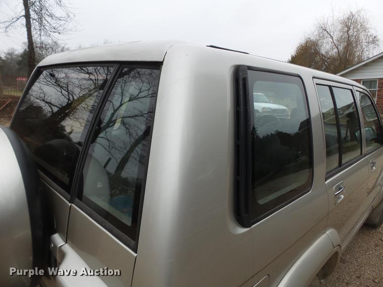 image for item DD2388 1998 Isuzu Trooper SUV