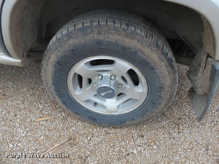 image for item DD2388 1998 Isuzu Trooper SUV