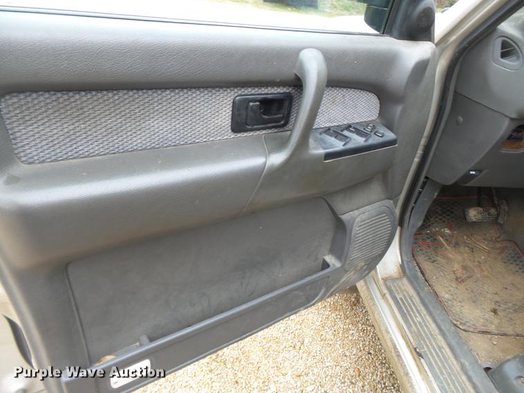 image for item DD2388 1998 Isuzu Trooper SUV