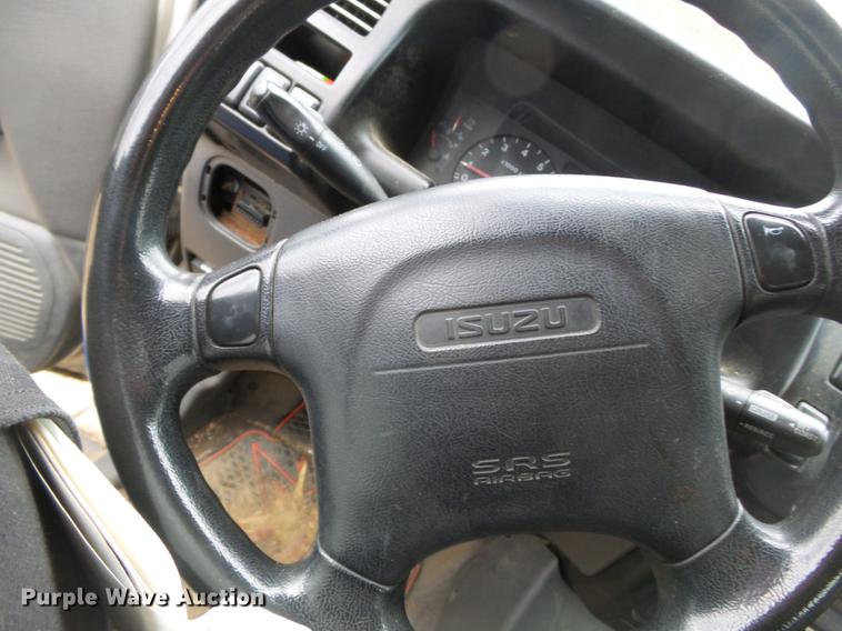 image for item DD2388 1998 Isuzu Trooper SUV