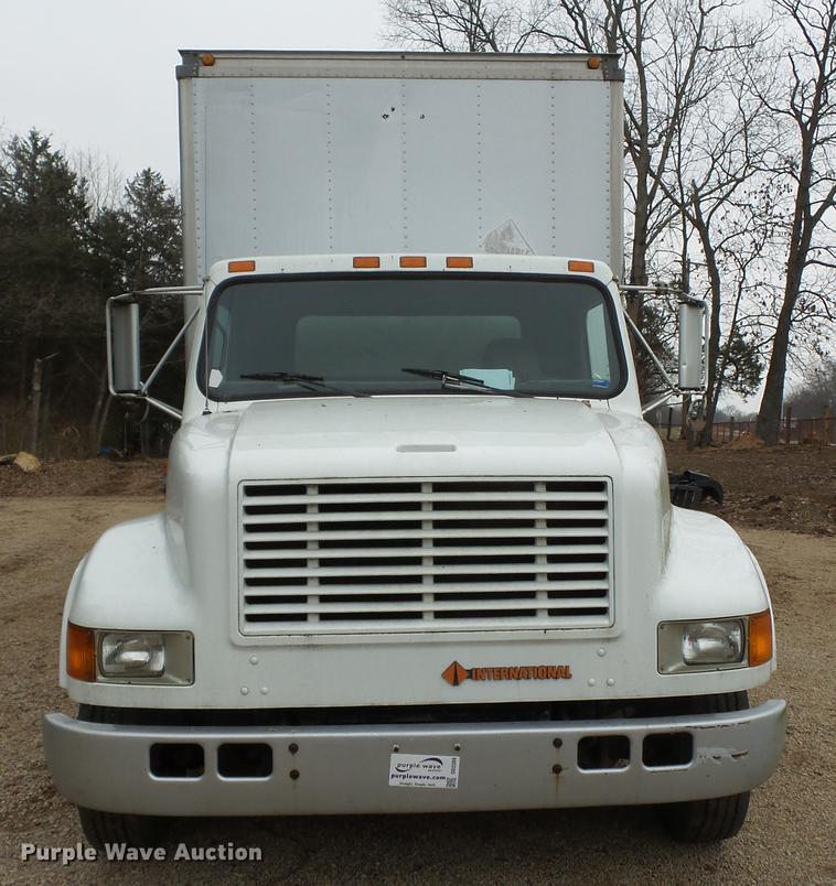 image for item DD2389 1991 International 4700 box truck