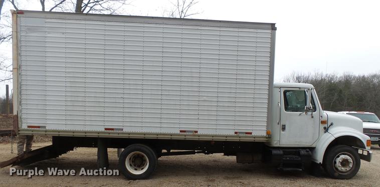 image for item DD2389 1991 International 4700 box truck