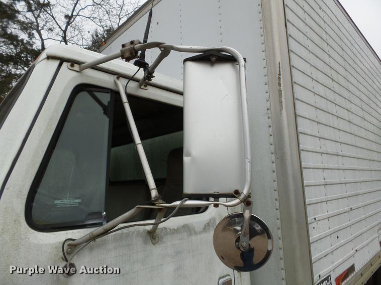 image for item DD2389 1991 International 4700 box truck