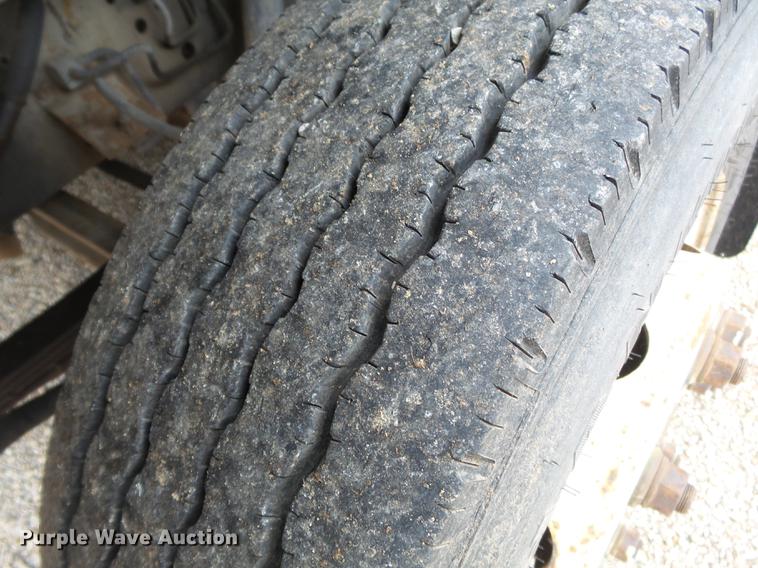 image for item DD2389 1991 International 4700 box truck