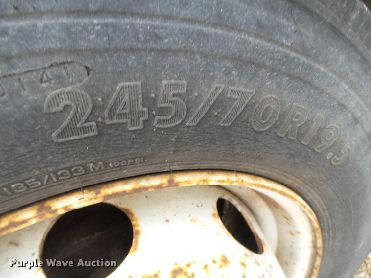 image for item DD2389 1991 International 4700 box truck