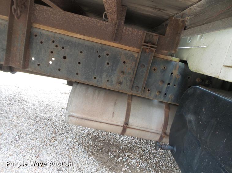 image for item DD2389 1991 International 4700 box truck