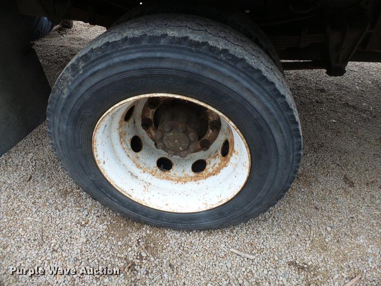 image for item DD2389 1991 International 4700 box truck