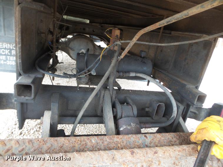 image for item DD2389 1991 International 4700 box truck