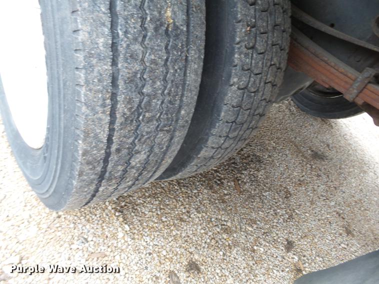 image for item DD2389 1991 International 4700 box truck