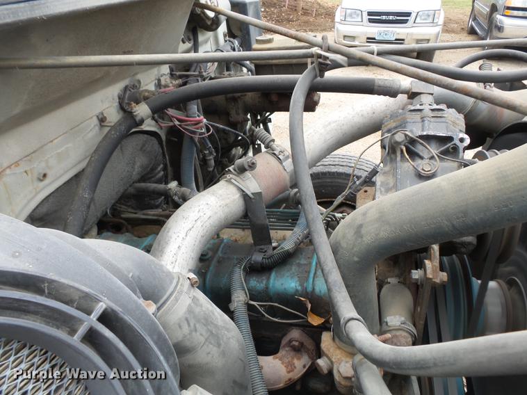 image for item DD2389 1991 International 4700 box truck