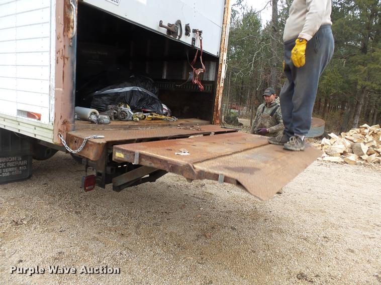 image for item DD2389 1991 International 4700 box truck