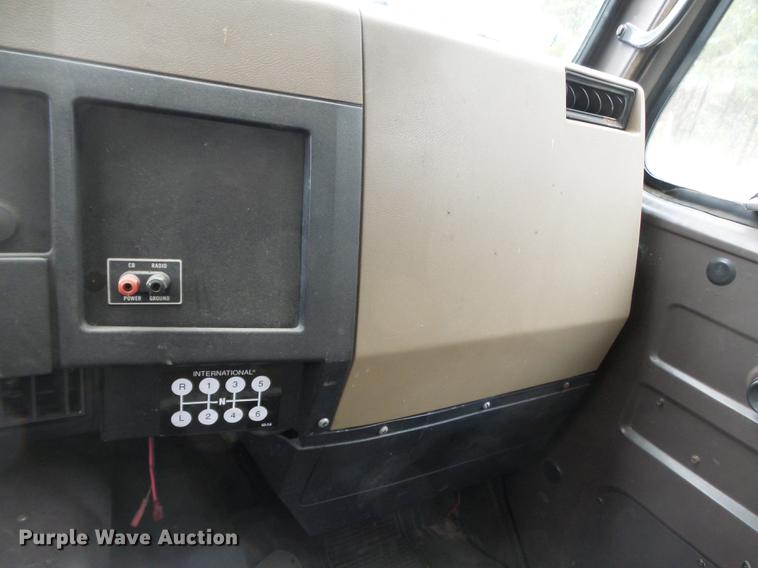 image for item DD2389 1991 International 4700 box truck