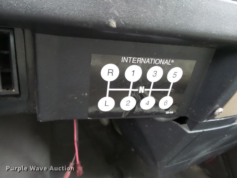 image for item DD2389 1991 International 4700 box truck