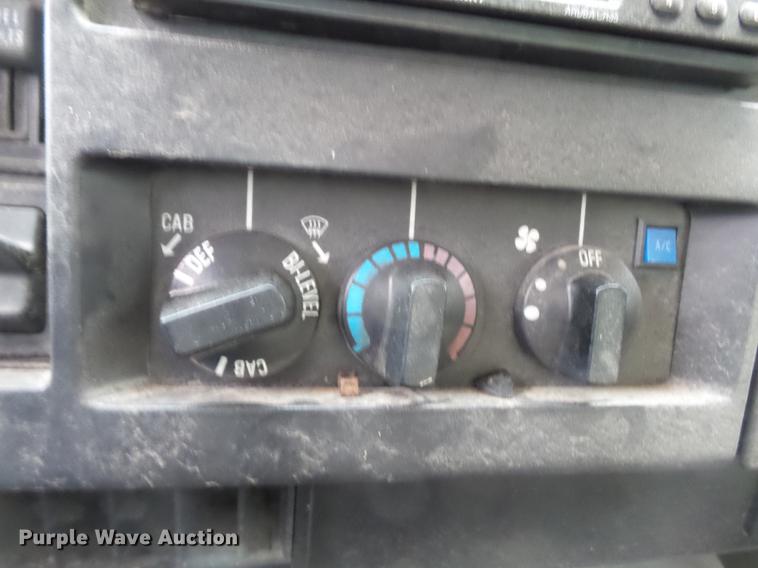 image for item DD2389 1991 International 4700 box truck