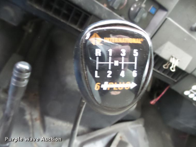 image for item DD2389 1991 International 4700 box truck