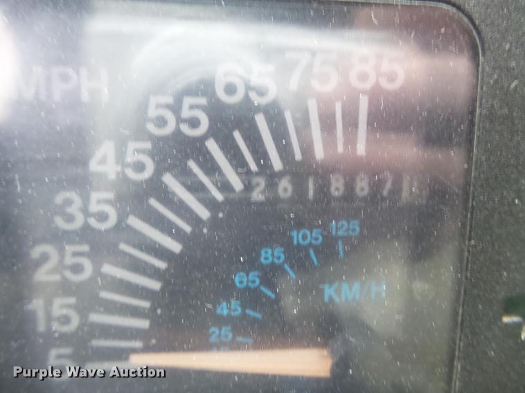 image for item DD2389 1991 International 4700 box truck