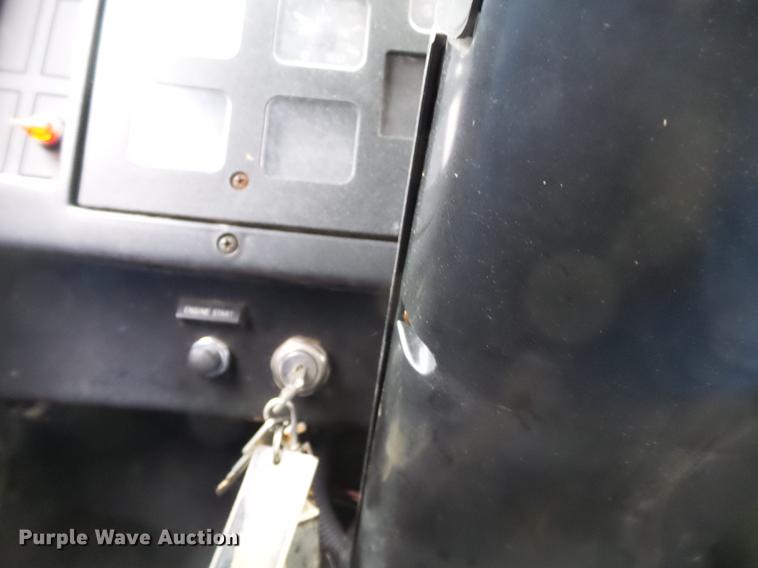 image for item DD2389 1991 International 4700 box truck