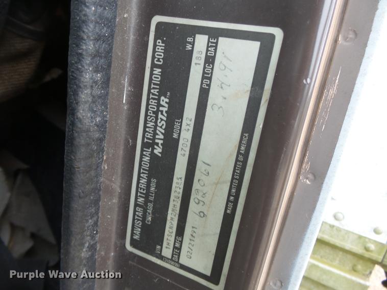 image for item DD2389 1991 International 4700 box truck