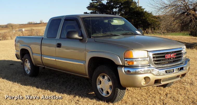 image for item DD3520 2005 GMC Sierra 1500 Ext. Cab pickup truck