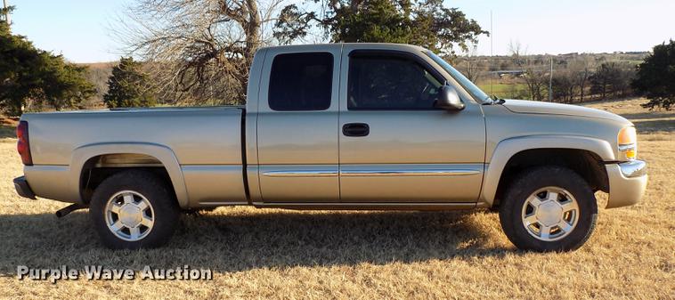 image for item DD3520 2005 GMC Sierra 1500 Ext. Cab pickup truck