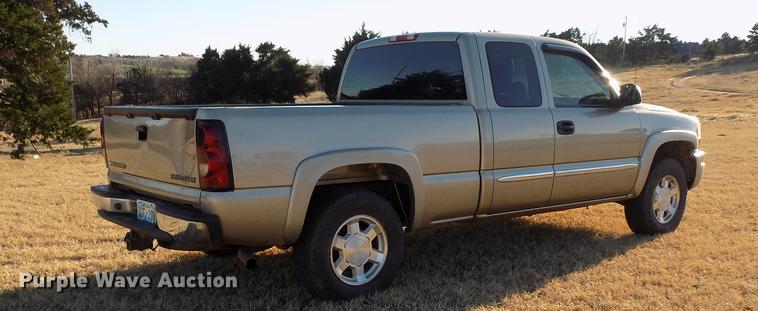 image for item DD3520 2005 GMC Sierra 1500 Ext. Cab pickup truck