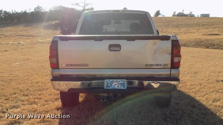 image for item DD3520 2005 GMC Sierra 1500 Ext. Cab pickup truck