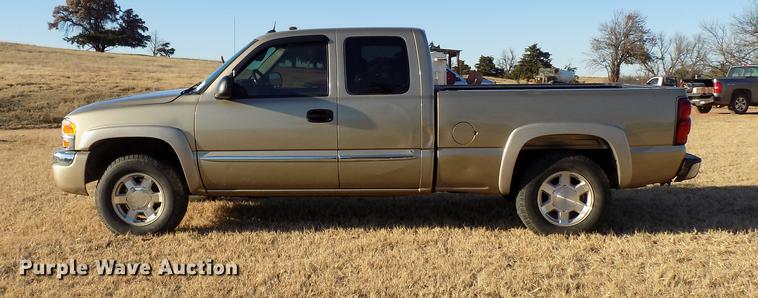 image for item DD3520 2005 GMC Sierra 1500 Ext. Cab pickup truck