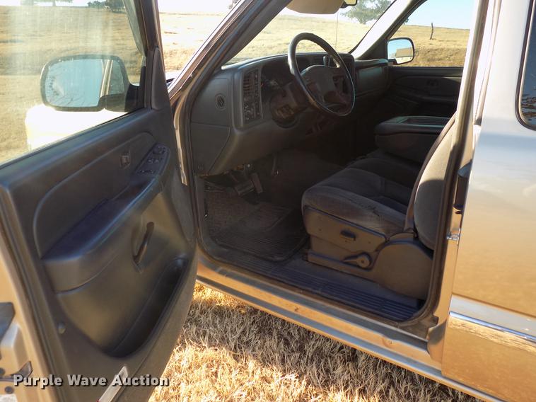 image for item DD3520 2005 GMC Sierra 1500 Ext. Cab pickup truck