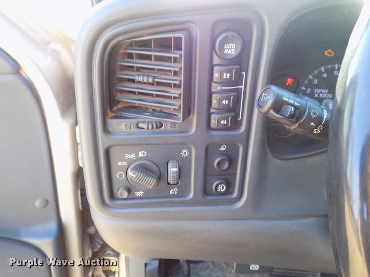 image for item DD3520 2005 GMC Sierra 1500 Ext. Cab pickup truck