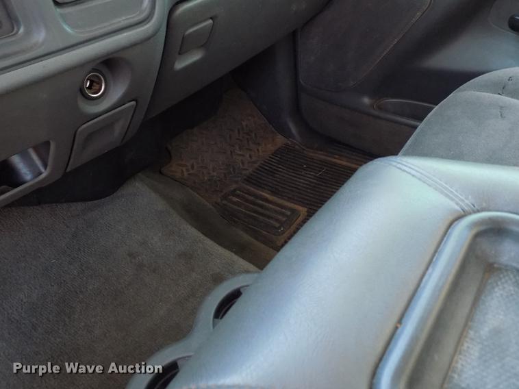 image for item DD3520 2005 GMC Sierra 1500 Ext. Cab pickup truck