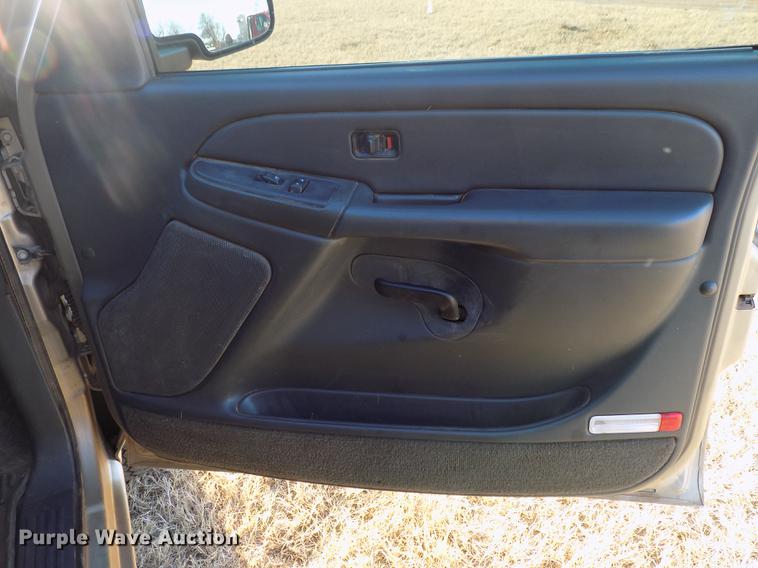 image for item DD3520 2005 GMC Sierra 1500 Ext. Cab pickup truck