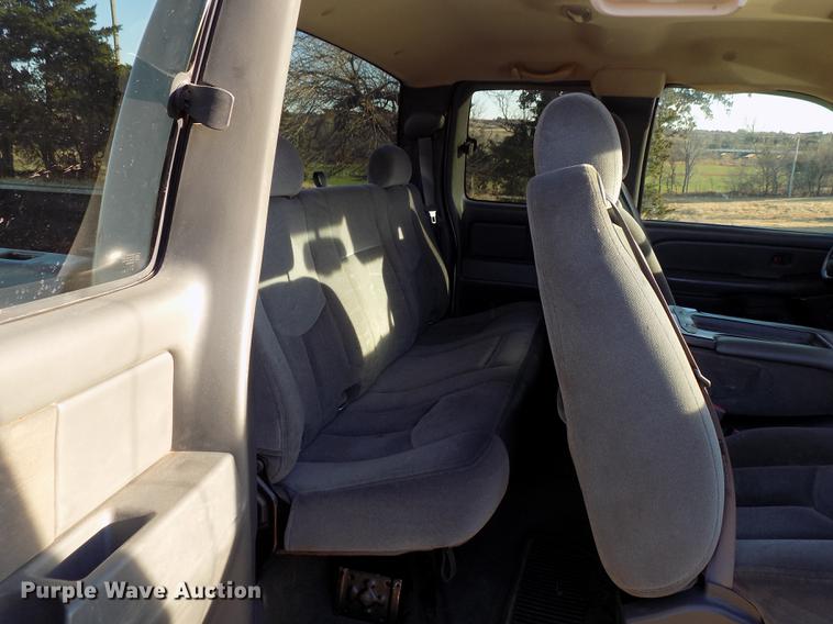 image for item DD3520 2005 GMC Sierra 1500 Ext. Cab pickup truck