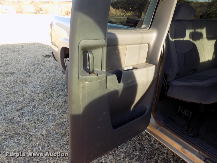 image for item DD3520 2005 GMC Sierra 1500 Ext. Cab pickup truck