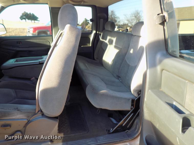 image for item DD3520 2005 GMC Sierra 1500 Ext. Cab pickup truck