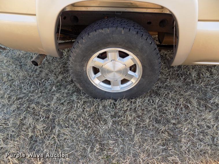 image for item DD3520 2005 GMC Sierra 1500 Ext. Cab pickup truck