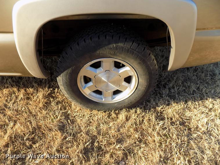 image for item DD3520 2005 GMC Sierra 1500 Ext. Cab pickup truck